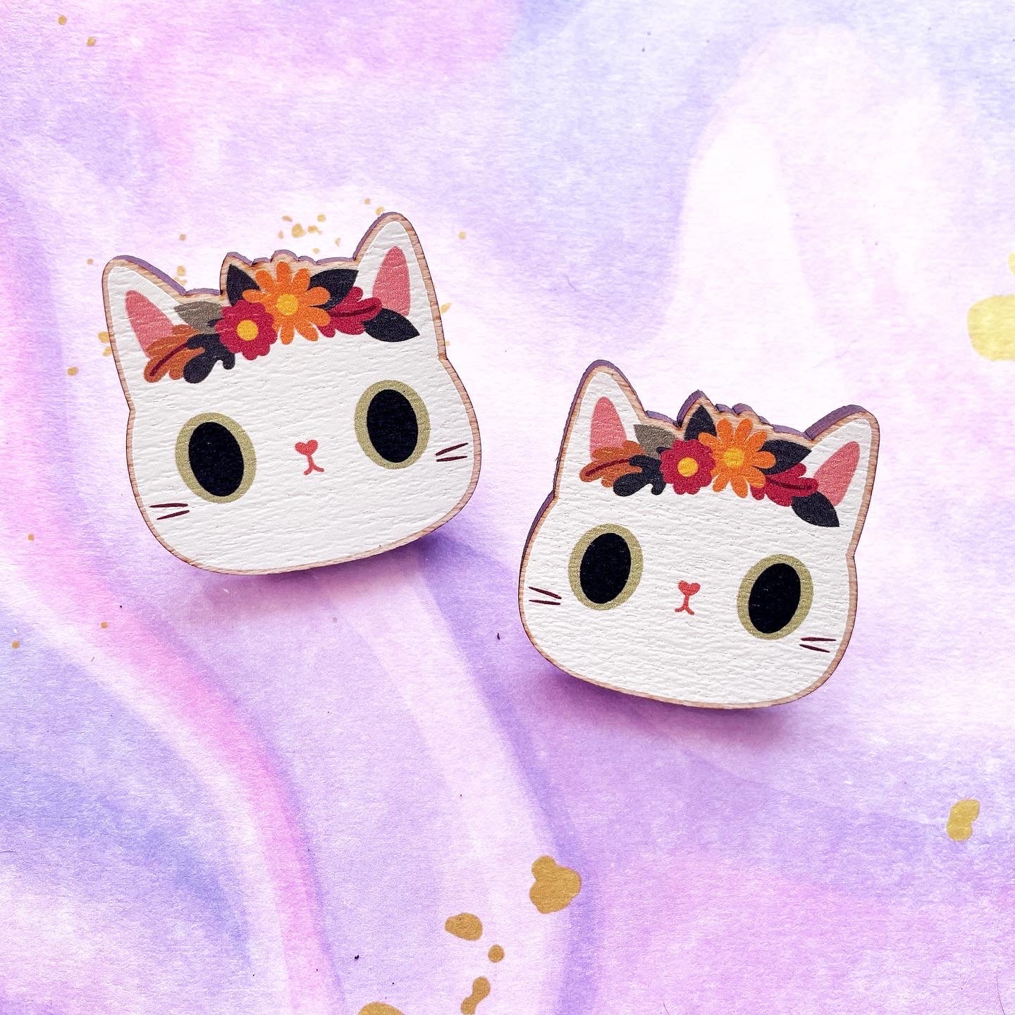 White Cat wooden pin badge - cute cat wooden pin - sustainable wood - eco gift - cat lover gift
