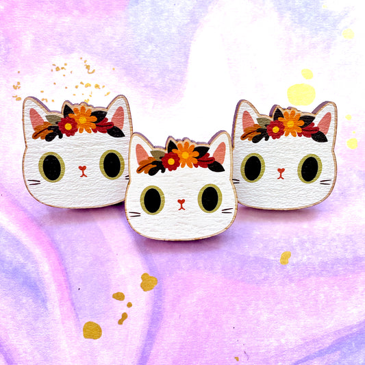 White Cat wooden pin badge - cute cat wooden pin - sustainable wood - eco gift - cat lover gift
