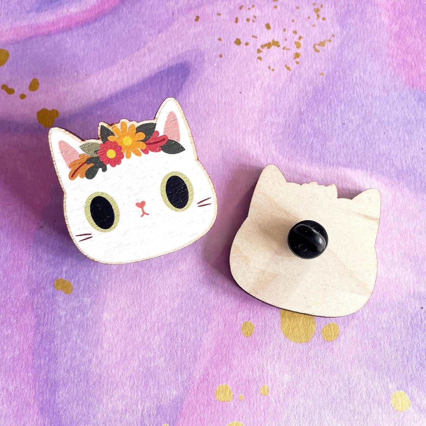 White Cat wooden pin badge - cute cat wooden pin - sustainable wood - eco gift - cat lover gift